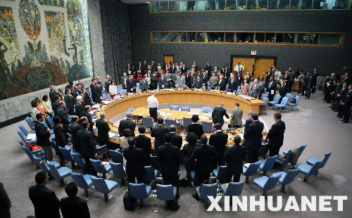 5月20日，在美国纽约联合国总部举行的联合国安理会会议上，联合国秘书长潘基文与安理会成员集体默哀，对中国四川汶川大地震遇难者表示哀悼。
