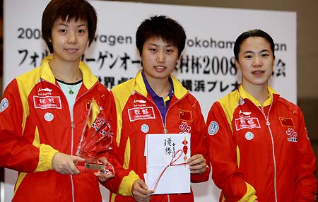 Chinese table tennis women's team Zhang Yining (L), Guo Yue (C) and Wang Nan stand at the gold medal presentation ceremonies in Japan during this May 24, 2008 file photo. [Xinhua]