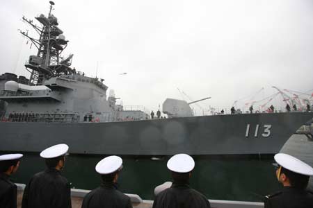 Soldiers of the Japanese Maritime Self-Defense Force (MSDF) see off the destroyer 