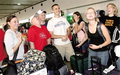 First group of overseas volunteers of media operation for the Beijing Olympic Games, 23 students from U.S. University of Iowa, arrived in Beijing on Sunday.