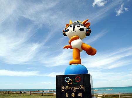 A statue of Yingying the Tibetan antelope, one of the five mascots of the Beijing Olympic Games, is seen in Qinghai, June 22, 2008. [Xinhua]
