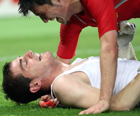 Spain's goalkeeper Iker Casillas (Bottom) celebrates with a teammate after their quarterfinal penalty shoot-out victory over Italy at the Euro 2008 Championships in Vienna, Austria, on June 22, 2008. 