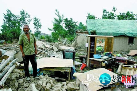 A tornado lasting about five minutes in east China&apos;s Anhui Province has claimed one live and caused 18.5 million yuan (US$2.68 million) of losses, said a local official on Saturday. 