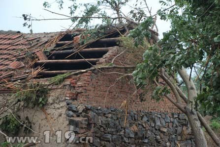 A tornado lasting about five minutes in east China&apos;s Anhui Province has claimed one live and caused 18.5 million yuan (US$2.68 million) of losses, said a local official on Saturday. 