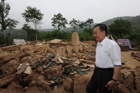 Chinese Premier Wen Jiabao inspects Weizigou Village in Chenxian County, northwest China's Gansu Province, June 21, 2008. 