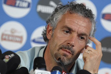 Italy's national soccer coach Roberto Donadoni listens to reporter's question during a news conference in Oberwaltersdorf June 23, 2008. Donadoni refused to give up his post though being heavily criticized after the world champions quarterfinal exit from Euro 2008. 