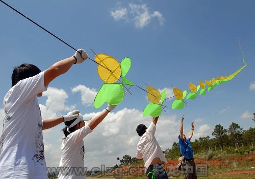 The world's longest kite is successfully released into the sky in Shilin Airport in Kunming, capital of Southwest China's Yunnan Province, on Monday, June 23, 2008.