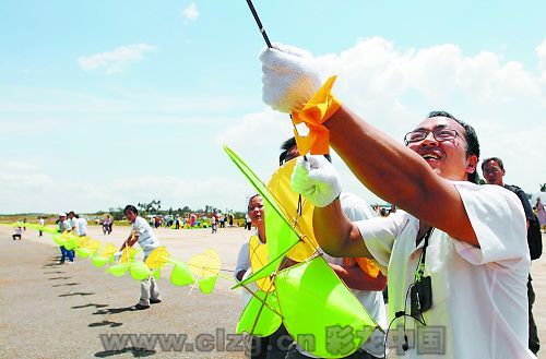 Assistants fly the world's longest kite in Shilin Airport in Kunming, capital of Southwest China's Yunnan Province, on Monday, June 23, 2008. 
