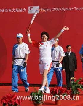 he Beijing Olympic torch relay started off in Yuncheng city, North China's Shanxi province Wednesday morning. 
