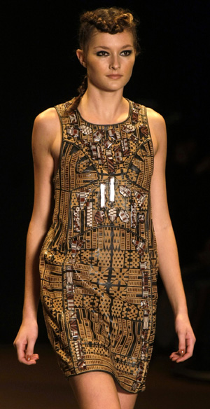 A model displays a creation from the Animale Spring/Summer collection during Sao Paulo fashion week June 19, 2008. (Xinhua/Reuters Photo)