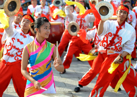 Folk artists give a gong-and-drum performance before the Beijing Olympic torch starts its relay in Taiyan, Shanxi Province, June 26, 2008.