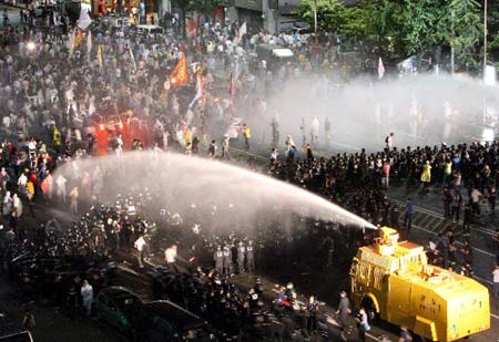An anti-US beef rally in Seoul. South Korean police used water cannon and detained more than 130 people early Thursday when a protest against US beef imports turned violent.