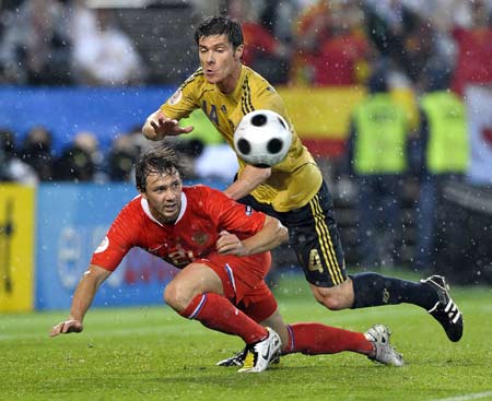 Substitute Cesc Fabregas initiated a hat-trick move here on Thursday, assisting twice, to send his Spanish team into the Euro 2008 final on a thrilling 3-0 run over surprising semifinalists Russia at rain-invaded Ernst Happel Stadium.