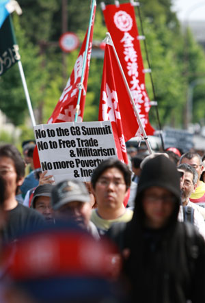 Anti-G8 protesters attend a rally in Kyoto, western Japan, on June 26, 2008, prior to the two-day G8 Foreign Ministers' Meeting to be held in this city from June 26 to 27. 