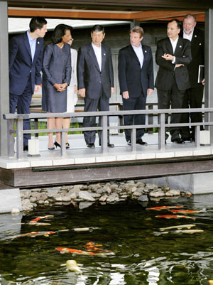 Participants of the G8 Foreign Ministers' Meeting pose for a photo before the opening of the two-day meeting in Kyoto, western Japan, on June 26, 2008. 