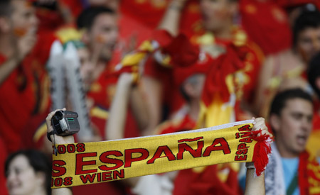  A Spanish fan holds a banner before the Euro 2008 championships final between Germany and Spain in Vienna, Austria, on June 29, 2008.
