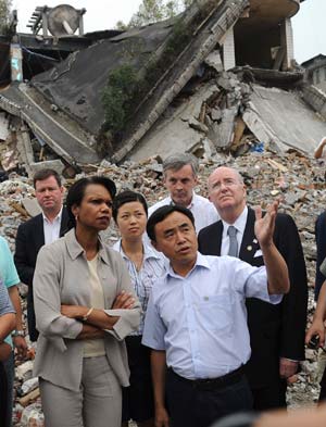  U.S. Secretary of State Condoleezza Rice (L, Front) visits the debris of a sports club in Dujiangyan City, southwest China's Sichuan Province, June 29, 2008. Arriving in Dujiangyan City on Sunday, Rice visited survivors at a resettlement and extended condolences for the victims in the quake-hit region. 