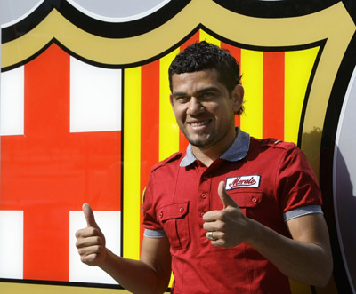 Former Sevilla's soccer player Daniel Alves of Brazil gives thumbs-up in front of the Barcelona office before his official presentation at Nou Camp stadium in Barcelona July 1, 2008. Sevilla said goodbye to Brazil full back Alves on Tuesday ahead of the 25-year-old completing his transfer to Primera Liga rivals Barcelona.(Xinhua/Reuters Photo)