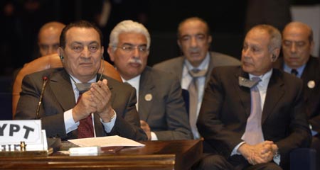 Egyptian President Hosni Mubarak attends the closing ceremony of the 11th Ordinary Session of the Assembly of the African Union (AU) in the Sharm El-Sheikh International Congress Center in Sharm El-Sheikh, Egypt, July 1 , 2008. 