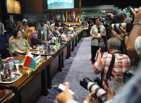 Mouammer al Qathafi, revolutionary leader of libya, poses for photographers in the closing ceremony of the 11th Ordinary Session of the Assembly of the African Union (AU) in the Sharm El-Sheikh International Congress Center in Sharm El-Sheikh, Egypt, July 1 , 2008.