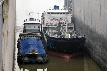 The flotilla of a super marine oil tanker of Tianbao 01 sails through the five-step navigation lock of the Three Gorges Project in Yichang City, central China's Hubei Province, July 1, 2008. 