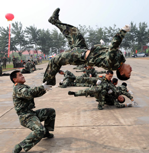 Members of China's armed police demonstrate fighting skills during an anti-terrorist drill held in Jinan, capital of east China's Shandong Province July 2, 2008, roughly one month ahead of the Beijing Olympics.(Xinhua/Fan Changguo Photo)