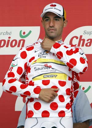 Saunier Duval rider David De la Fuente of Spain wears the climber's spotted jersey after the seventh stage of the 95th Tour de France cycling race between Brioude and Aurillac July 11, 2008.