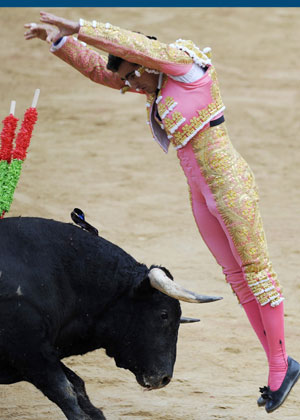 Spanish bullfighter David Fandila "El Fandi" drives "banderillas" into a bull during the fifth bullfight of the San Fermin festival in Pamplona July 11, 2008.