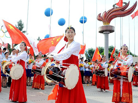 The Beijing Olympic torch relay in Changchun, capital of Northeast China's Jilin province, kicks off at 8:10 a.m. local time at Changchun Sports Center, July 14, 2008.