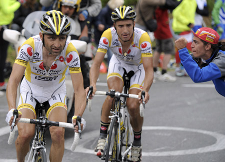 Saunier Duval team rider Leonardo Piepoli of Italy cycles ahead his teammate and compatriot Juan Jose Cobo Acebo during the tenth stage of the 95th Tour de France cycling race between Pau and Hatacam, July 14, 2008. (Xinhua/Reuters Photo)
