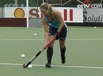 The Dutch women's hockey team won silver at Athens in 2004, and the World Championship title in 2006 and 2007. (CCTV.com)