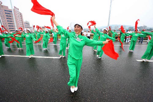 The public dance to welcome the torch during the torch relay in Jilin City, northeast China's Jilin Province, on July 15, 2008.