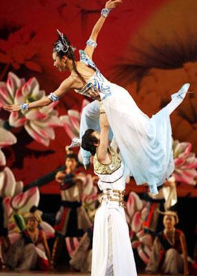 A male dancer holds up his partner as they perform the dance drama Xishi about one of the four prettiest women in ancient China, in the People's Hall in Wuxi, Jiangsu Province, July 13, 2008. The drama will be performed at the Tianqiao Theatre in Beijing in mid August as one of the dramas performed during the Olympics. [Xinhua]