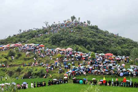 People of Shui ethnic group gather at the hillside to celebrate Mao Festival in Shui Autonomous County of Sandu, southwest China's Guizhou province, July 14, 2008.