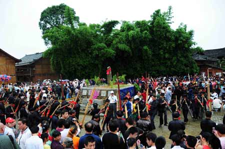 People of Shui ethnic group sing and dance to celebrate the Mao Festival in Shui Autonomous County of Sandu, southwest China's Guizhou province, July 14, 2008. 