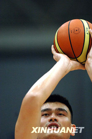 Chinese basketball star Yao Ming shoots a basket during the match against Serbia at the Stankovic Cup basketball Olympic warmup tournament in Hangzhou, capital of east China's Zhejiang Province, July, 17, 2008. 