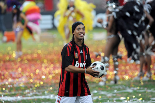 Ronaldinho excited to play with Kaka