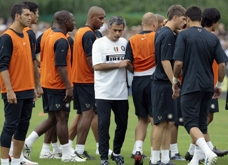 Inter Milan's coach Jose Mourinho of Portugal (C) walks during a soccer training session in Appiano Gentile, near Como July 17, 2008. (Xinhua/Reuters Photo)
