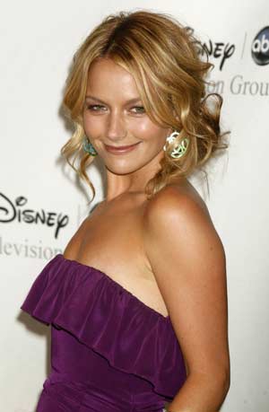 Actress Becki Newton, star of the ABC series 'Ugly Betty,' arrives at the Disney ABC Television Group summer All Star party in Beverly Hills, California, July 17, 2008. (Xinhua/Reuters Photo)