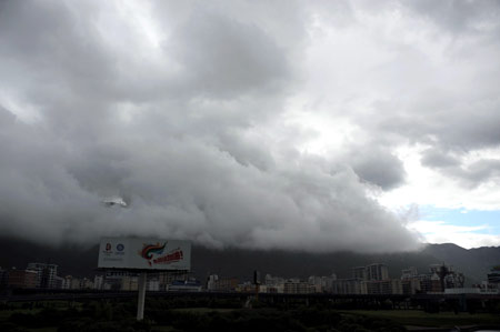Clouds shroud the sky in Ningde, east China's Fujian Province, July 18, 2008.