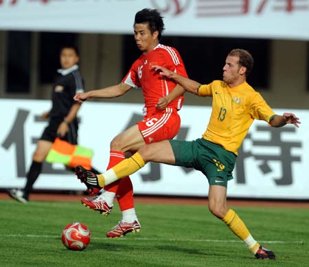 The Chinese men's Olympic football player Hao Junmin(L) vies with Australian McClenahan during a warm-up match in Changchun, capital city of northeast China's Jilin Province, July 20, 2008. China won 1-0. 