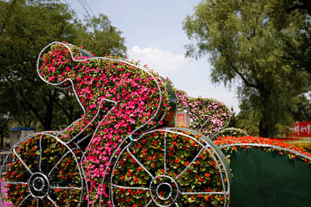 The picture shows the Green Olympic Landscape in Beijing.(Xinhua Photo)