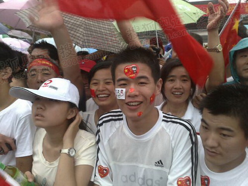 The locals welcome the Olympic torch in Qufu, Shandong Province July 22.