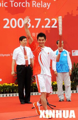 Olympic torch relay in Ji'nan, Shandong Province (photo by Xinhua)