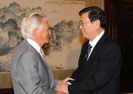 Chinese Vice Premier Zhang Dejiang (R) meets with former Australian Prime Minister Robert Hawke in Beijing, capital of China, July 24, 2008.