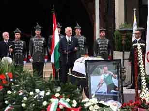 Hungarian canoeist's funeral held in Budapest