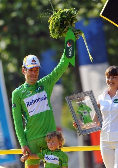 Spaniard Oscar Freire took the green jersey for the best sprinter.