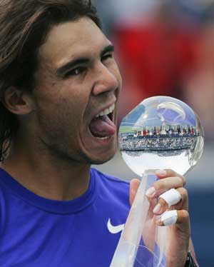 Rafael Nadal of Spain licks the trophy after defeating Nicolas Kiefer of Germany in Men's Singles Final at the Rogers Cup tennis tournament in Toronto on July 27, 2008.(Xinhua/Reuters Photo)