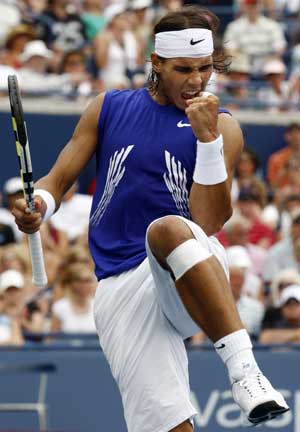Rafael Nadal of Spain celebrates a point against Nicolas Kiefer of Germany during their Men's Singles Final at the Rogers Cup tennis tournament in Toronto on July 27, 2008.(Xinhua/Reuters Photo)