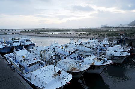Vessels are seen anchored at a harbor in Fuzhou, capital of southeast China's Fujian Province, July 27, 2008. The intensifying Typhoon Fung Wong was forecasted to land in Fujian on Monday evening or Tuesday morning. The Fujian provincial flood control headquarters has demanded all vessels to return to harbor on Sunday. Disaster relief personnel have been sent to help women and children on fishing vessels get onshore. 